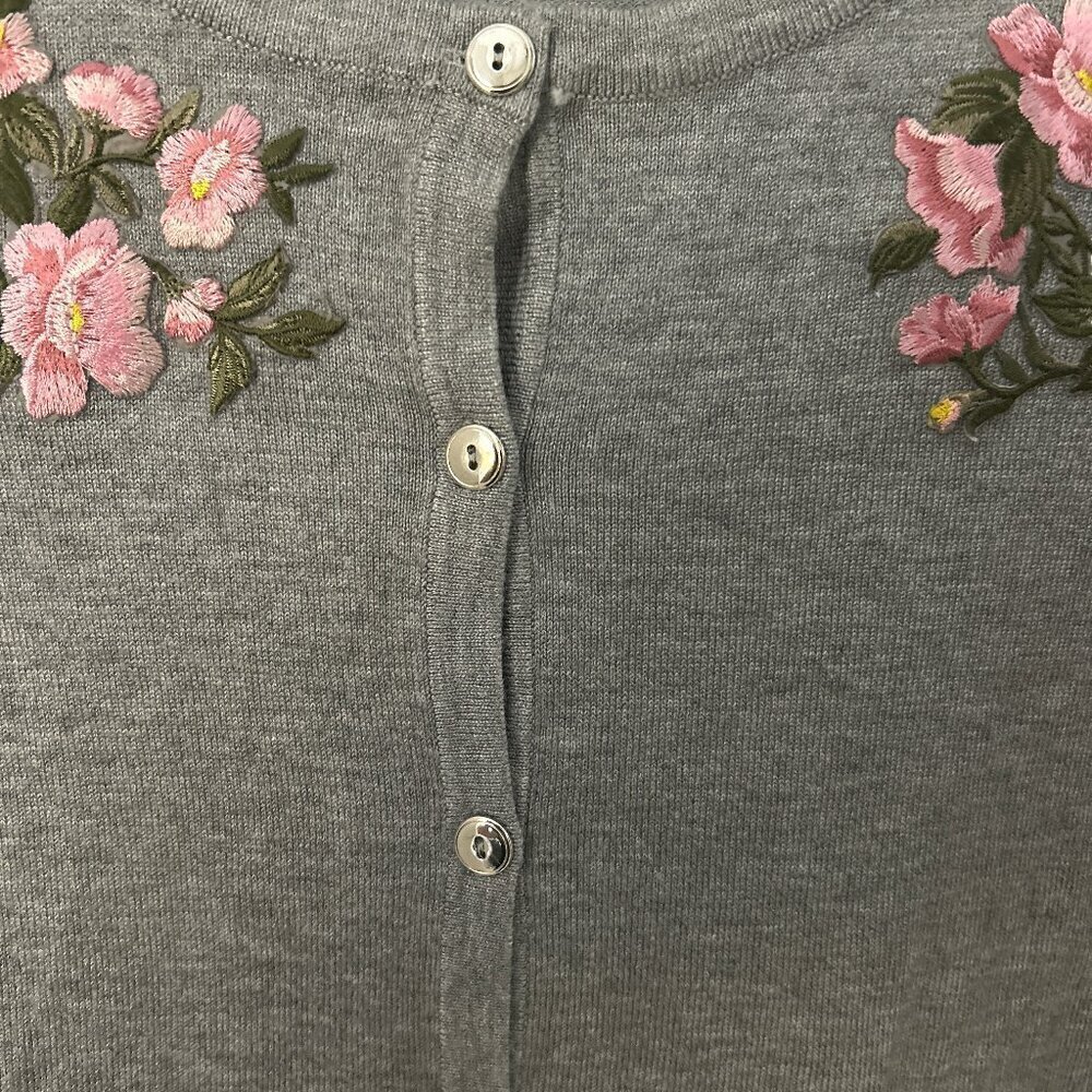 Karen Scott Cardigan Embroidered Size Small Women's Grey Sweater Size Small - Picture 4 of 6